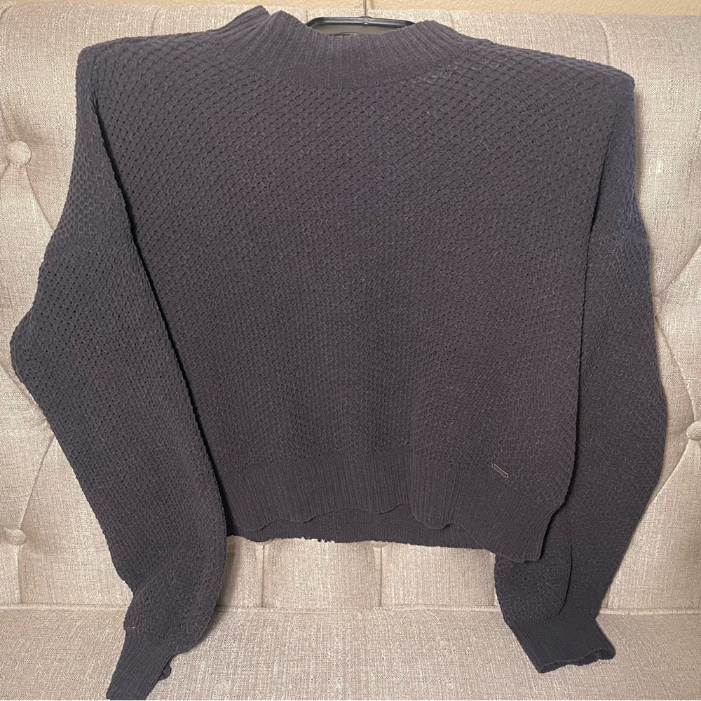 Hollister Sweater - EUC